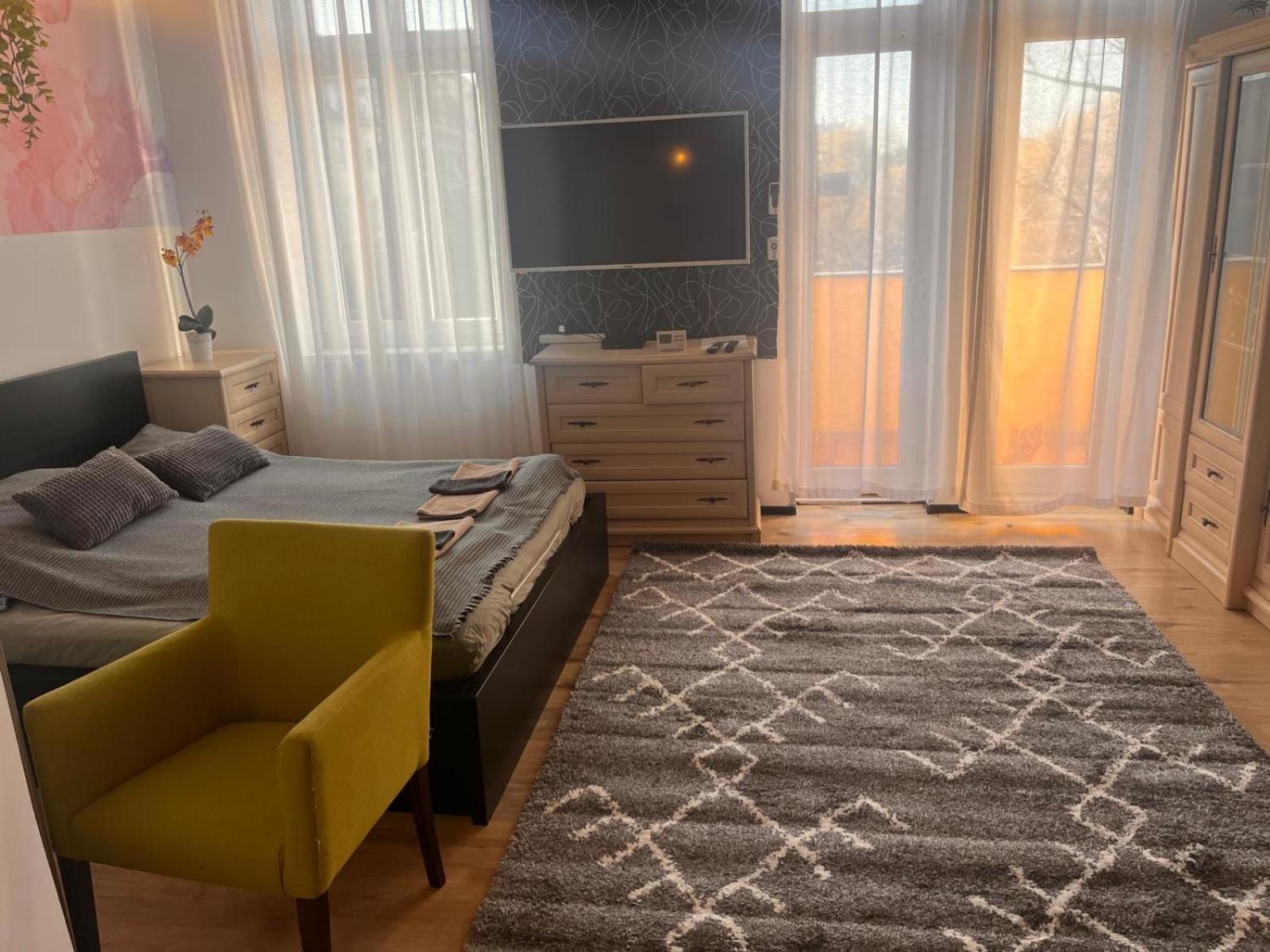 Kalvaria With Balcony, Free Parking And Ac Budapeste Exterior foto